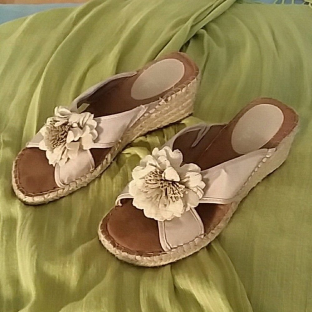 Life Stride fun flirty comfy wedges Size 7